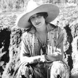 Meet your Posher, Peggie